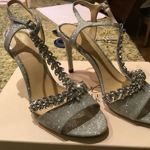 Jewel by Madgley Mischka heels in Silver